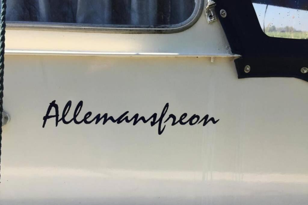 Boat Allemansfreon - Kamperen Op Het Water - Niet Om Mee Te Varen - Read Host Profile-Lees Hostprofiel Jutrijp Экстерьер фото