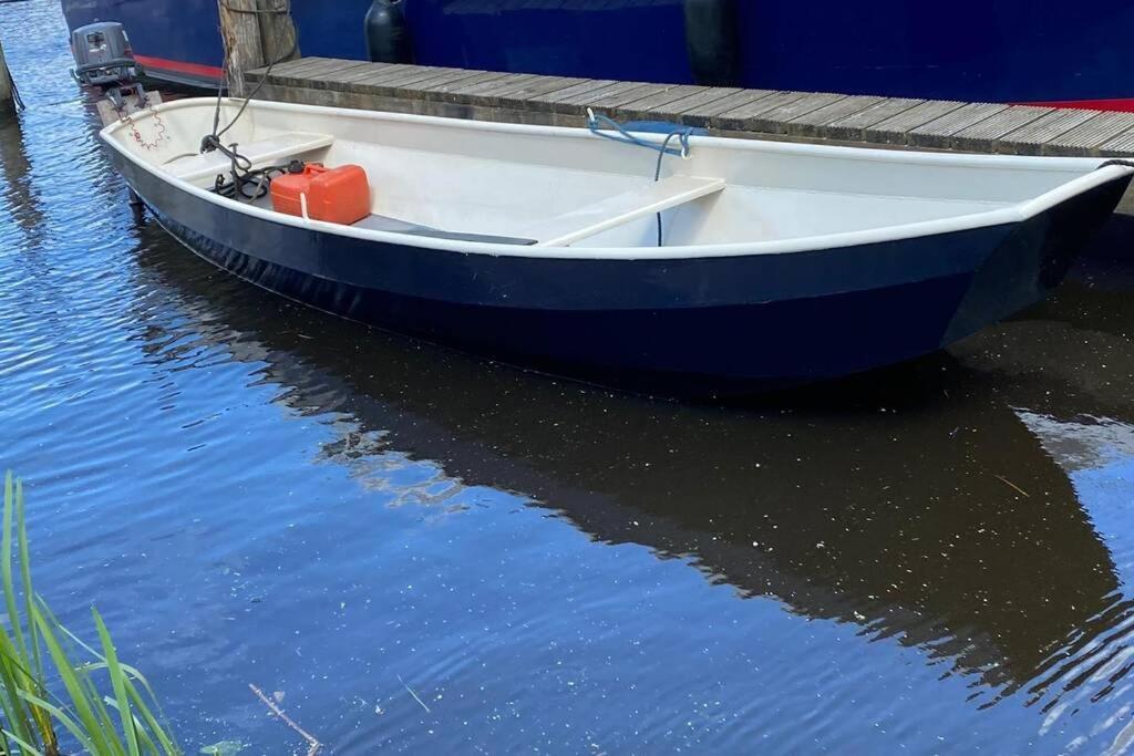 Boat Allemansfreon - Kamperen Op Het Water - Niet Om Mee Te Varen - Read Host Profile-Lees Hostprofiel Jutrijp Экстерьер фото