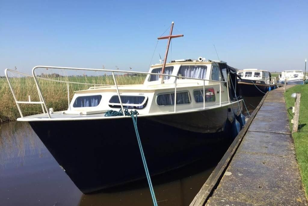 Boat Allemansfreon - Kamperen Op Het Water - Niet Om Mee Te Varen - Read Host Profile-Lees Hostprofiel Jutrijp Экстерьер фото