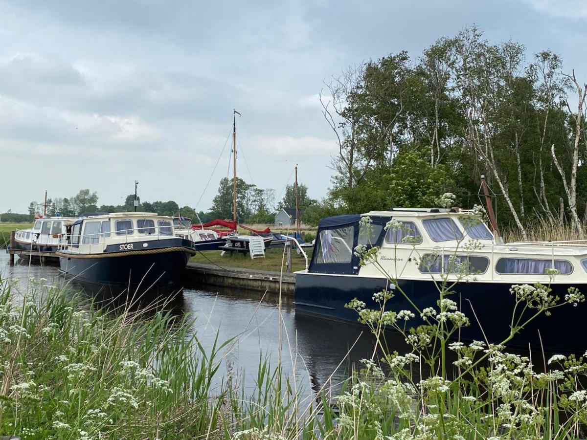 Boat Allemansfreon - Kamperen Op Het Water - Niet Om Mee Te Varen - Read Host Profile-Lees Hostprofiel Jutrijp Экстерьер фото