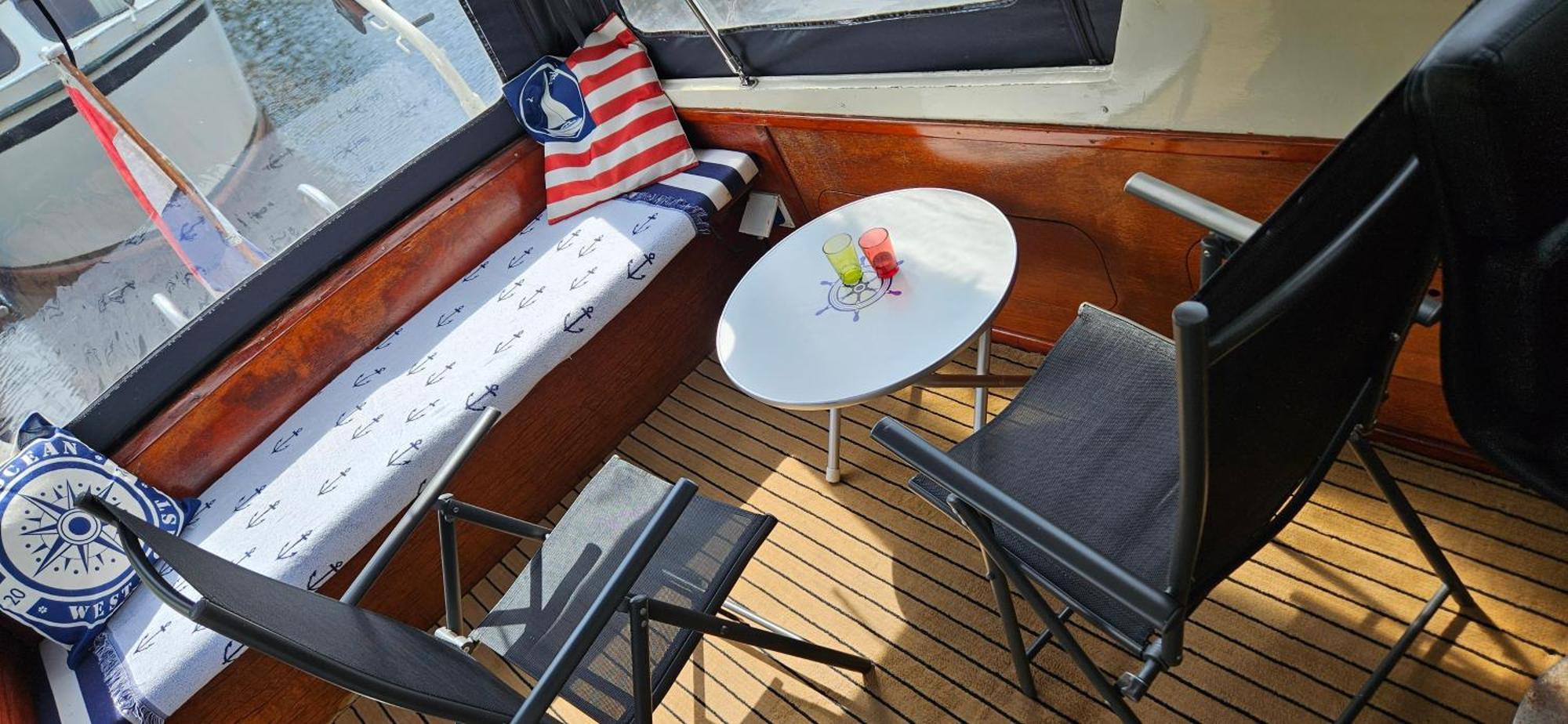 Boat Allemansfreon - Kamperen Op Het Water - Niet Om Mee Te Varen - Read Host Profile-Lees Hostprofiel Jutrijp Экстерьер фото